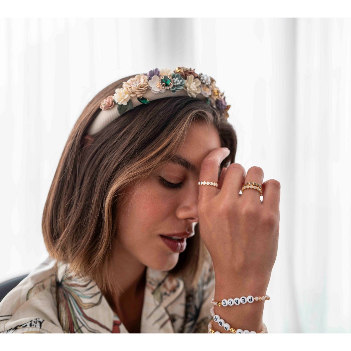 Hoofdband bloemen crème